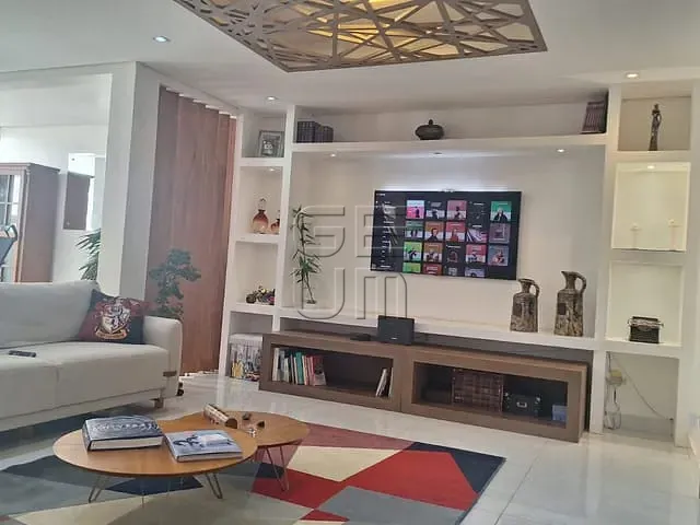 Casa com 300m² 3 quartos e 3 banheiros, à venda, no bairro Universitário em Londrina