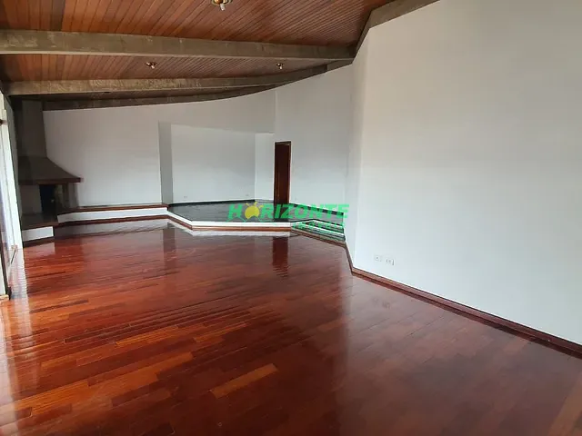 Casa com 700m² 4 quartos e 5 banheiros, para alugar, no bairro Jardim das Colinas em São José dos Campos