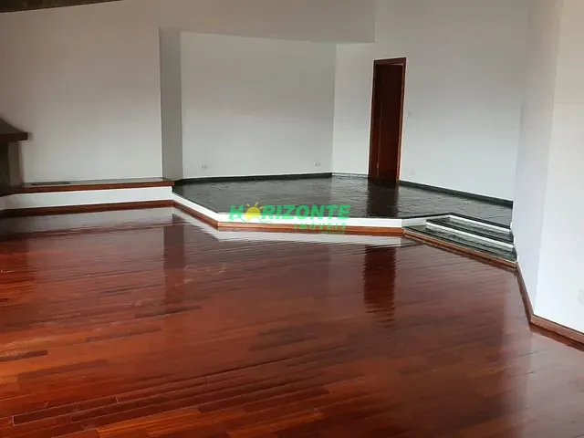 Casa com 700m² 4 quartos e 5 banheiros, para alugar, no bairro Jardim das Colinas em São José dos Campos