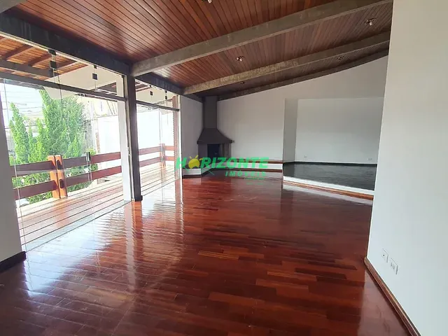 Casa com 700m² 4 quartos e 5 banheiros, para alugar, no bairro Jardim das Colinas em São José dos Campos