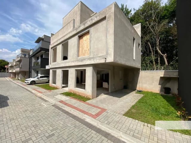 Casa 3 quartos e 5 banheiros, à venda, no bairro Santa Felicidade em Curitiba