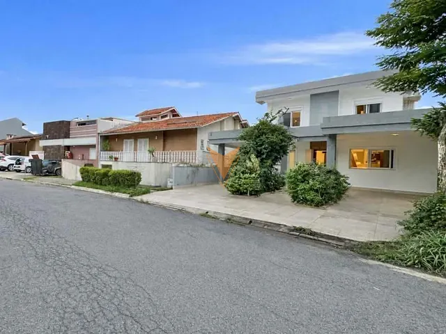 Casa 5 quartos e 7 banheiros, à venda, no bairro São Paulo II em Cotia