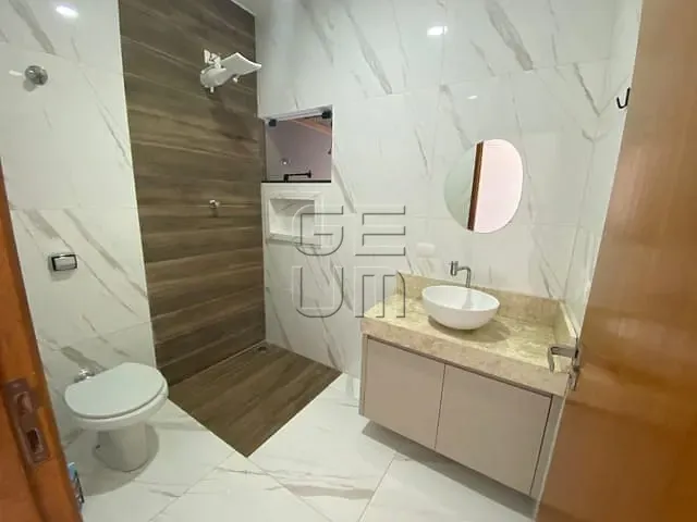 Casa com 180m² 3 quartos e 2 banheiros, à venda, no bairro Colúmbia em Londrina