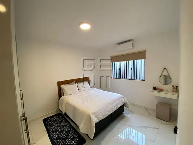 Casa com 180m² 3 quartos e 2 banheiros, à venda, no bairro Colúmbia em Londrina