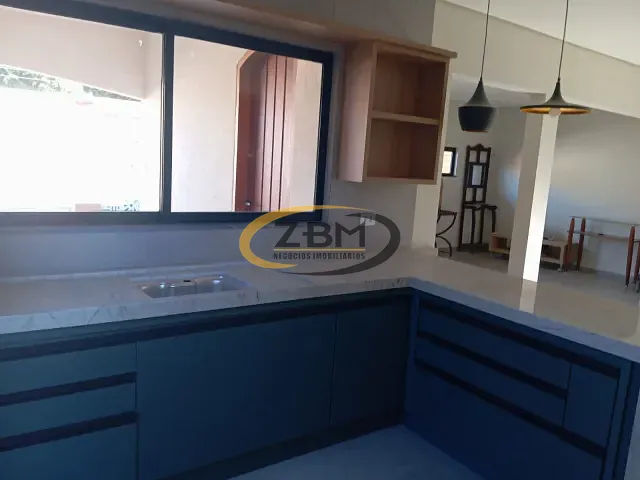 Casa com 250m² 3 quartos e 3 banheiros, à venda, no bairro Vila Larsen 1 em Londrina