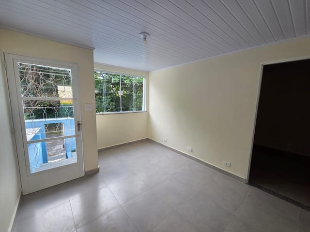 Casa com 200m² 3 quartos e 2 banheiros, para alugar, no bairro Jardim Primeiro de Maio em São João da Boa Vista