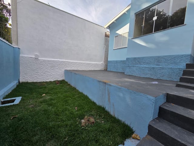 Casa com 200m² 3 quartos e 2 banheiros, para alugar, no bairro Jardim Primeiro de Maio em São João da Boa Vista