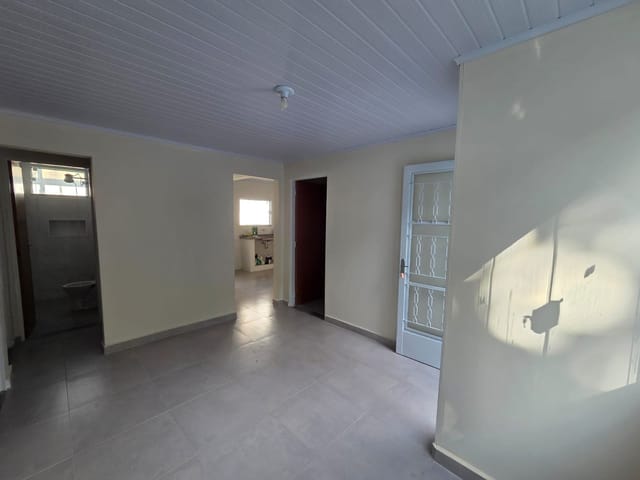 Casa com 200m² 3 quartos e 2 banheiros, para alugar, no bairro Jardim Primeiro de Maio em São João da Boa Vista