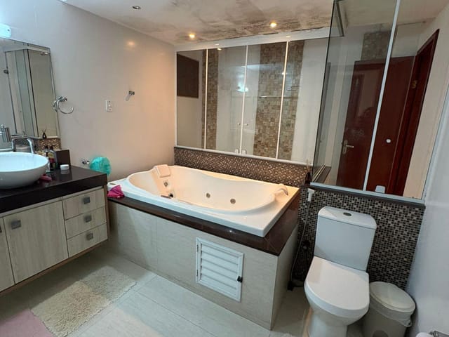 Casa 4 quartos e 1 banheiro, à venda, no bairro Parque Aeroporto em Macaé