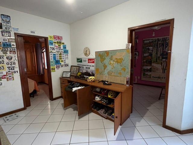Casa 4 quartos e 1 banheiro, à venda, no bairro Parque Aeroporto em Macaé