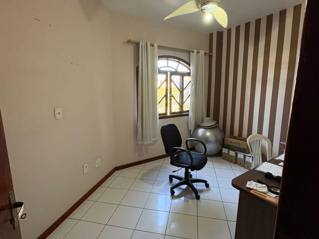 Casa 4 quartos e 1 banheiro, à venda, no bairro Parque Aeroporto em Macaé