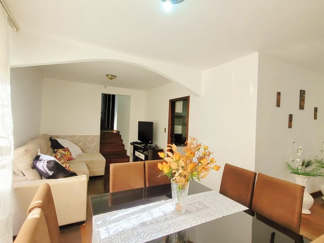 Casa com 228m² 3 quartos e 4 banheiros, à venda, no bairro Estrela em Ponta Grossa
