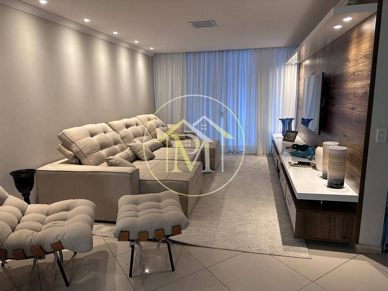 Casa à venda com 3 quartos, 310m² - Foto 2