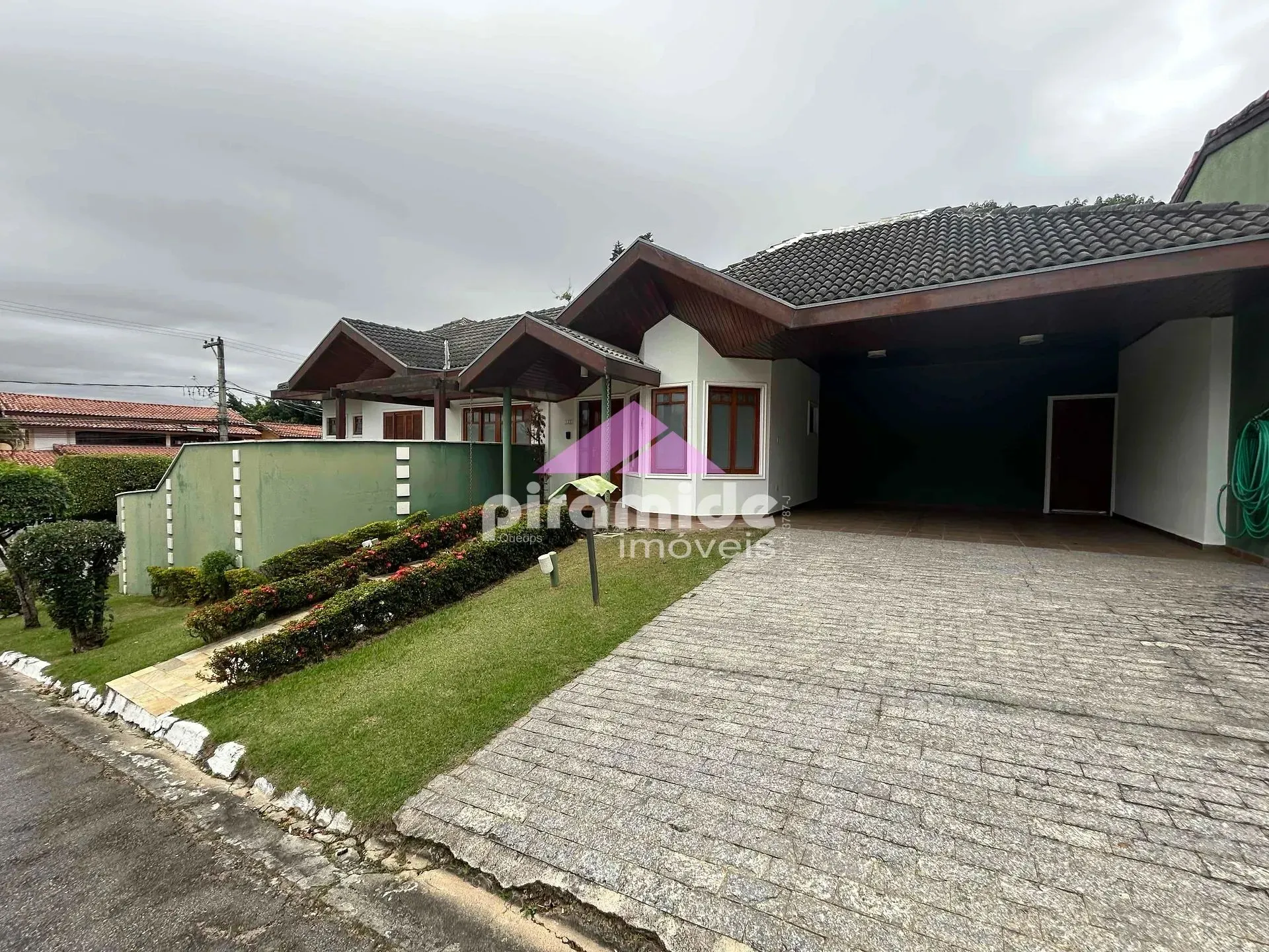 Casa, 3 quartos, 239 m² - Foto 1