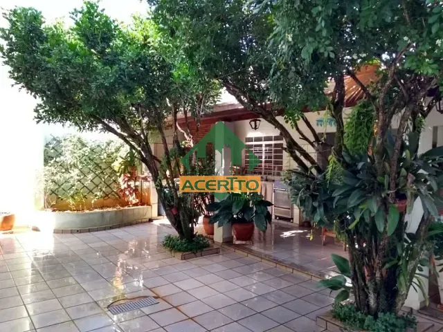 Casa com 400m² 4 quartos e 3 banheiros, à venda, no bairro Vila São Paulo em Araçatuba