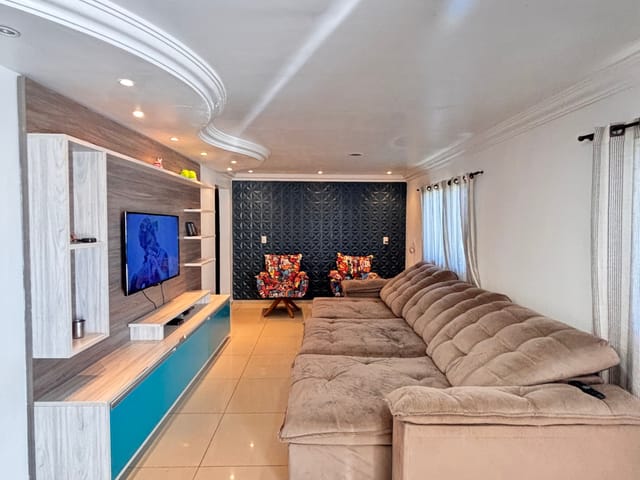 Casa com 246m² 3 quartos e 2 banheiros, à venda, no bairro Oficinas em Ponta Grossa
