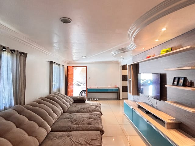 Casa com 246m² 3 quartos e 2 banheiros, à venda, no bairro Oficinas em Ponta Grossa
