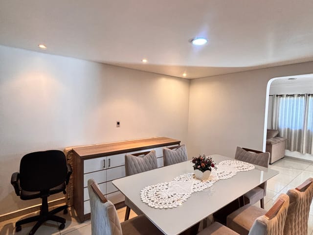 Casa com 246m² 3 quartos e 2 banheiros, à venda, no bairro Oficinas em Ponta Grossa
