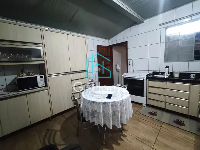 Casa com 200m² 3 quartos e 1 banheiro, à venda, no bairro Luiz de Sá em Londrina