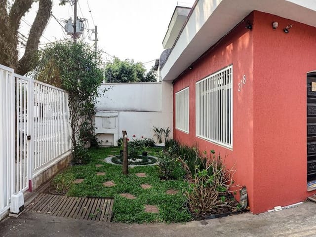 Casa com 300m² 3 quartos e 2 banheiros, à venda, no bairro Vila Ipojuca em São Paulo