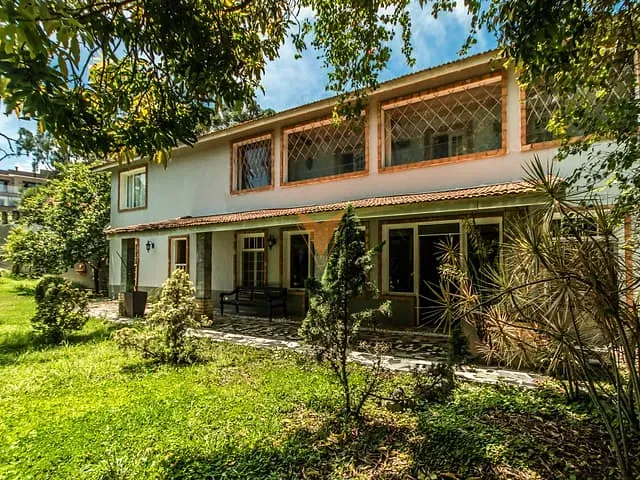 Casa 2 quartos e 2 banheiros, para alugar, no bairro Granja Viana em Cotia
