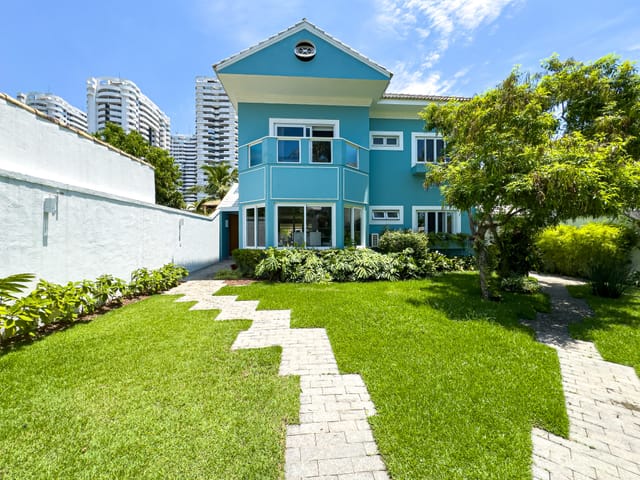 Casa com 600m² 4 quartos e 6 banheiros, à venda, no bairro Barra da Tijuca em Rio de Janeiro