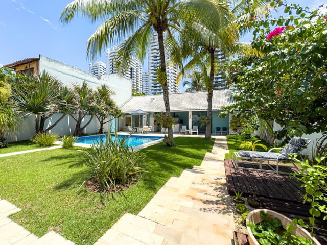 Casa com 600m² 4 quartos e 6 banheiros, à venda, no bairro Barra da Tijuca em Rio de Janeiro