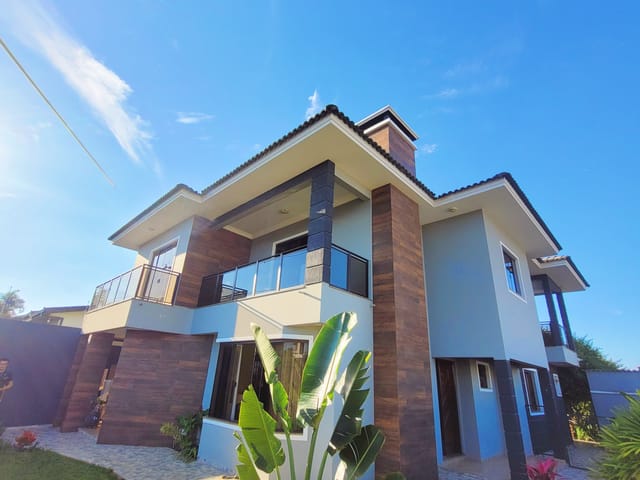Casa com 304m² 5 quartos e 6 banheiros, à venda, no bairro Jardim Carvalho em Ponta Grossa