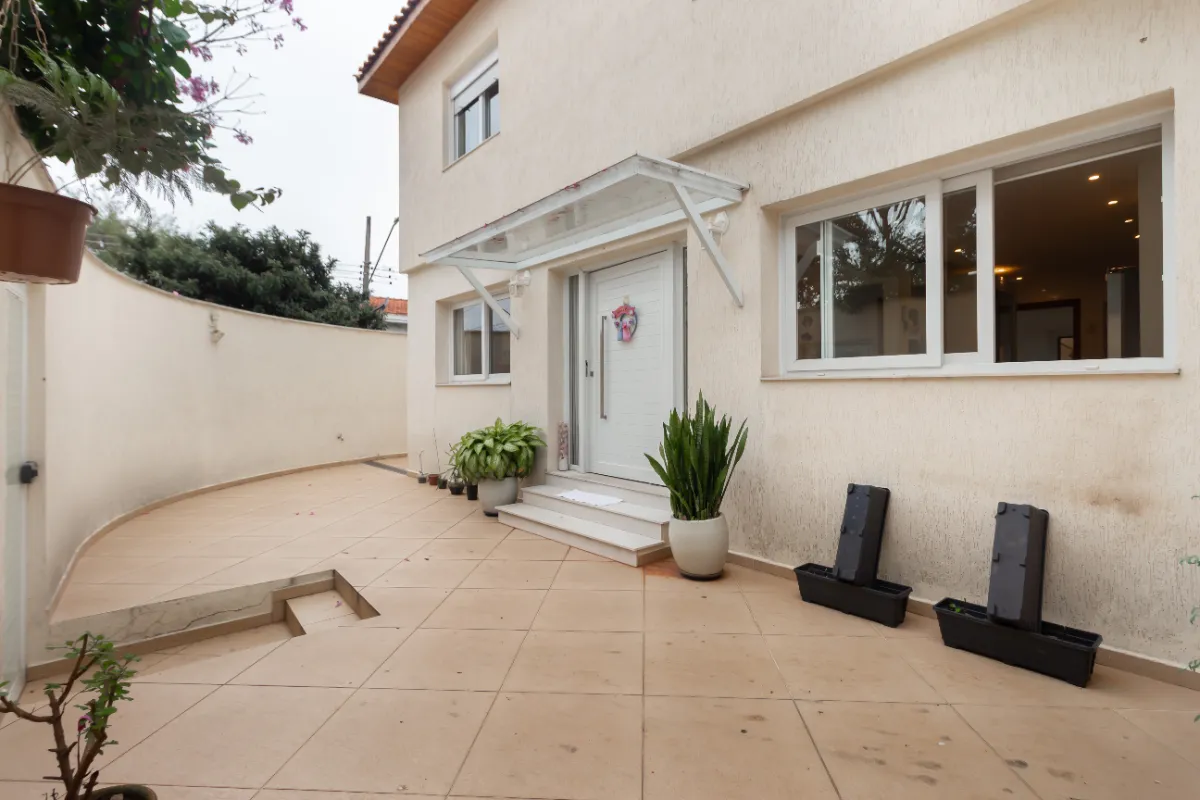 Casa para venda em Parque São Domingos com 4 quartos, sendo 2 suítes, 210m²