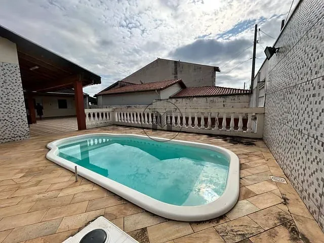 Casa com 250m² 3 quartos e 3 banheiros, à venda, no bairro Residencial Village Santana em Guaratinguetá