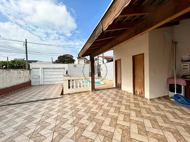 Casa com 250m² 3 quartos e 3 banheiros, à venda, no bairro Residencial Village Santana em Guaratinguetá