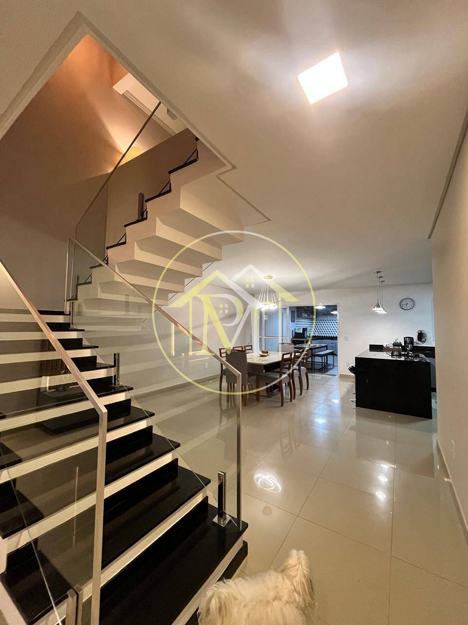 Casa à venda com 3 quartos, 260m² - Foto 2