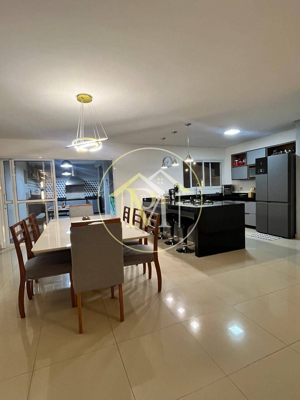 Casa à venda com 3 quartos, 260m² - Foto 4