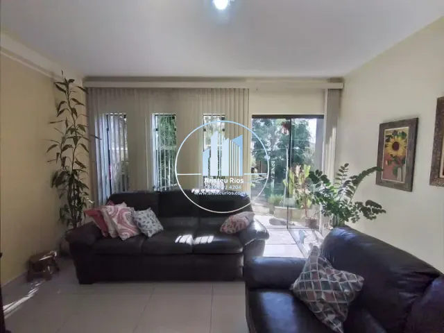 Casa com 400m² 3 quartos e 2 banheiros, à venda ou para alugar, no bairro Fátima II em Pouso Alegre