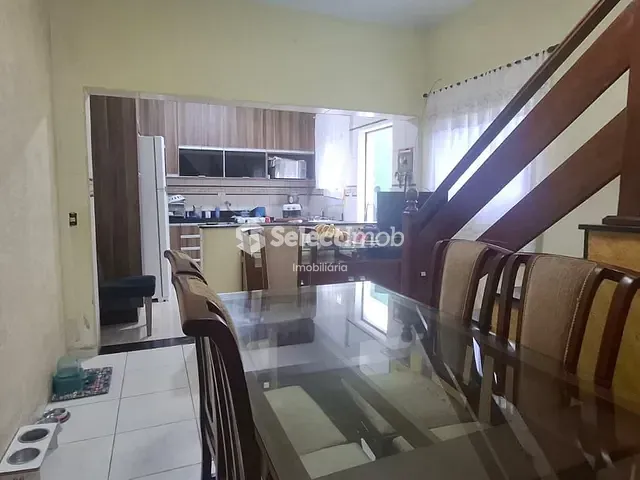 Sobrado com 247m² 3 quartos e 3 banheiros, à venda, no bairro Parque Bandeirantes em Mauá