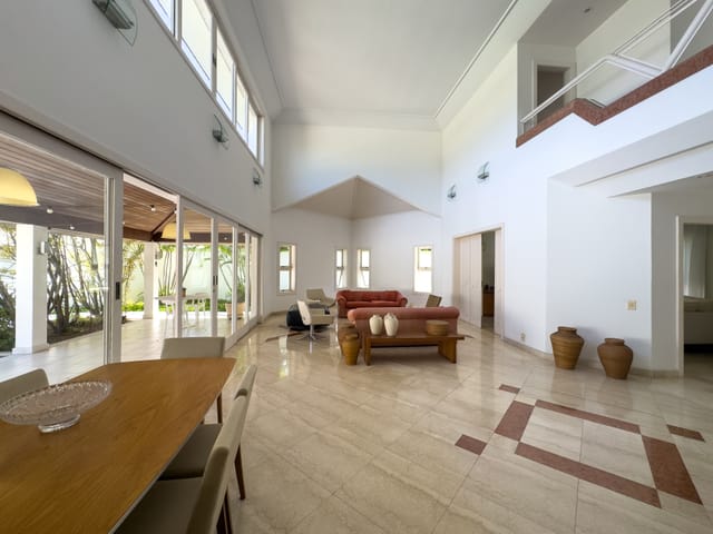 Casa com 1000m² 6 quartos e 7 banheiros, à venda, no bairro Barra da Tijuca em Rio de Janeiro