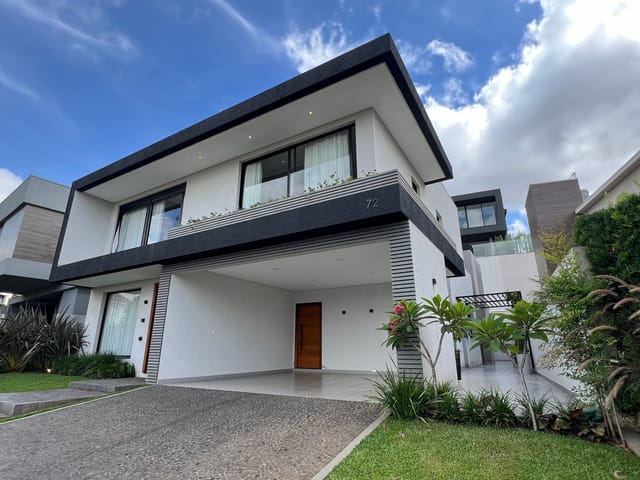 Casa com 284m² 3 quartos e 5 banheiros, à venda, no bairro Estrela em Ponta Grossa