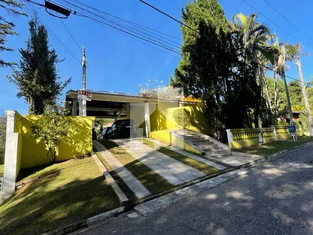Casa com 1125m² 3 quartos e 4 banheiros, à venda, no bairro Alpes dos Araçás (Jordanésia) em Cajamar
