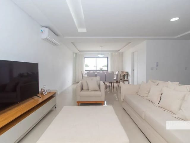 Casa 4 quartos e 9 banheiros, à venda, no bairro Campo Comprido em Curitiba