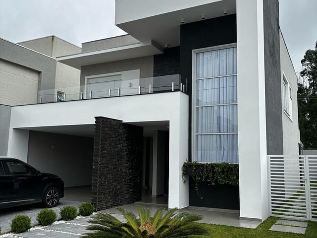 Casa com 240m² 3 quartos e 4 banheiros, à venda, no bairro Centro em Ponta Grossa