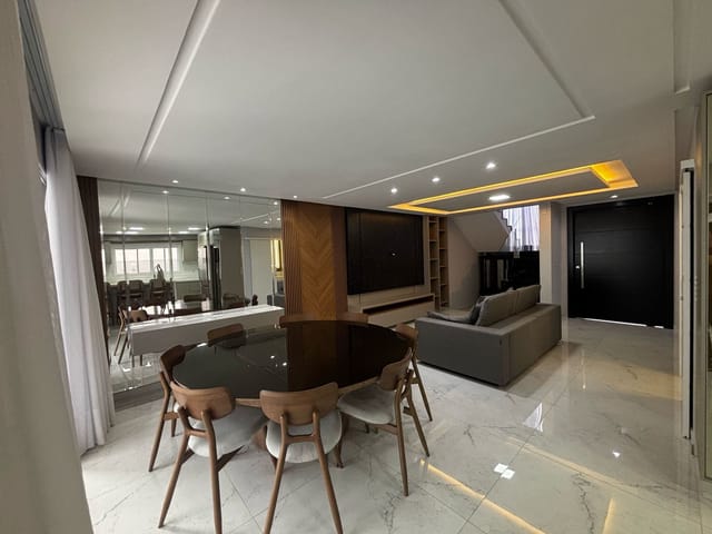 Casa com 240m² 3 quartos e 4 banheiros, à venda, no bairro Centro em Ponta Grossa