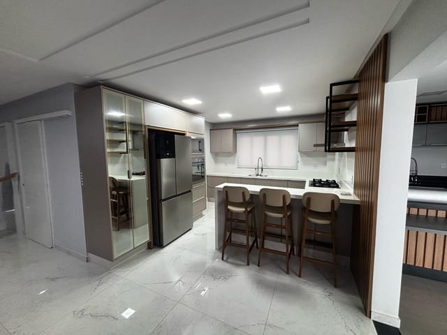 Casa com 240m² 3 quartos e 4 banheiros, à venda, no bairro Centro em Ponta Grossa