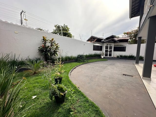 Casa 4 quartos e 2 banheiros, à venda, no bairro Residencial Vila Romana em Londrina