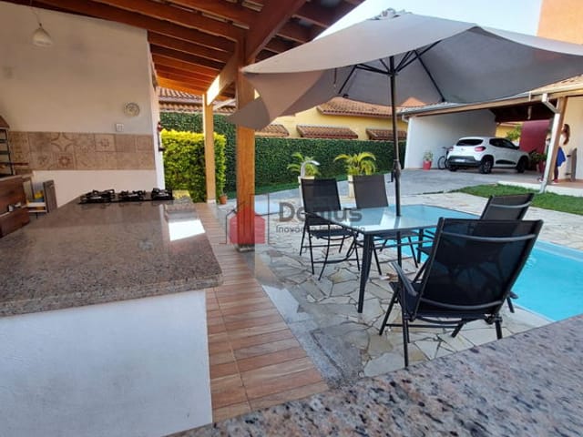 Casa com 581m², à venda, no bairro Condomínio Real Ville em Pindamonhangaba