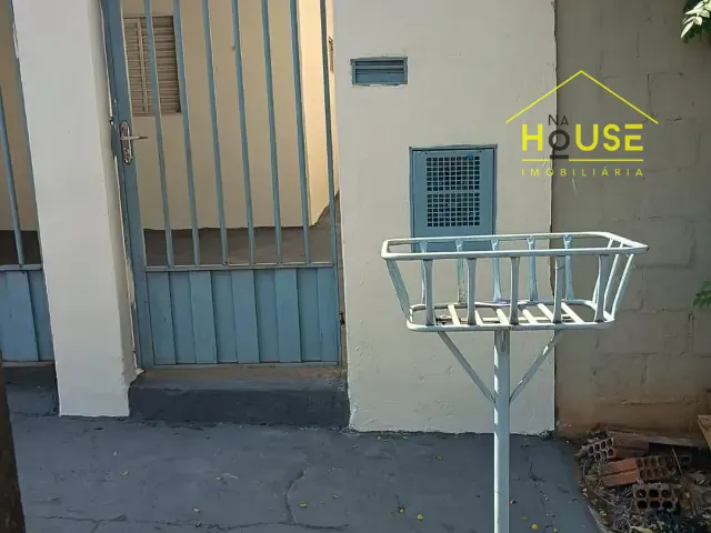 Casa 2 quartos e 2 banheiros, para alugar, no bairro Jardim Residencial Portal do Sol em Votuporanga