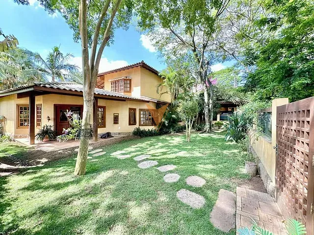Casa 4 quartos e 5 banheiros, à venda, no bairro Vila de São Fernando em Cotia