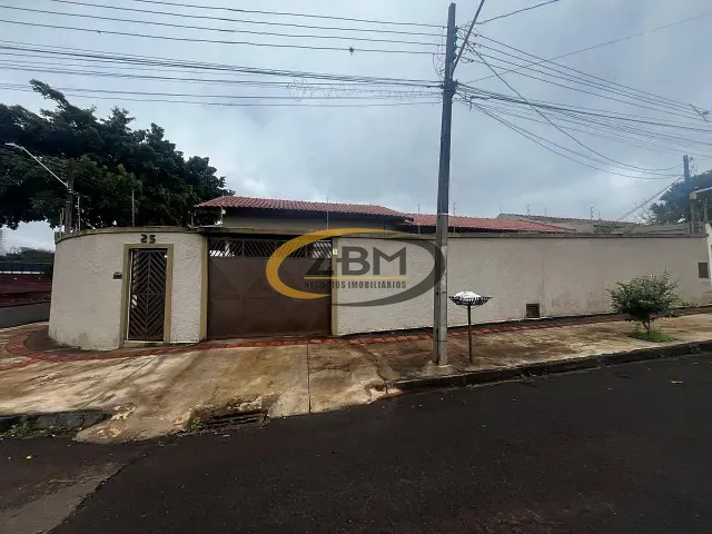 Casa com 353m² 3 quartos e 3 banheiros, à venda, no bairro Santa Mônica em Londrina