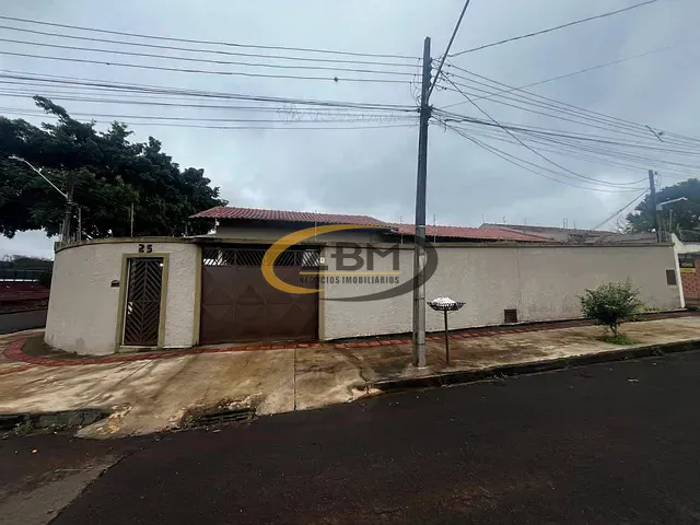 Casa com 353m² 3 quartos e 3 banheiros, à venda, no bairro Santa Mônica em Londrina