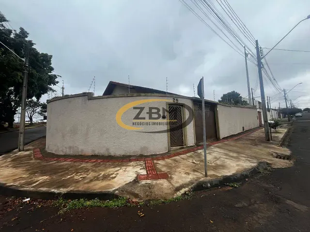 Casa com 353m² 3 quartos e 3 banheiros, à venda, no bairro Santa Mônica em Londrina
