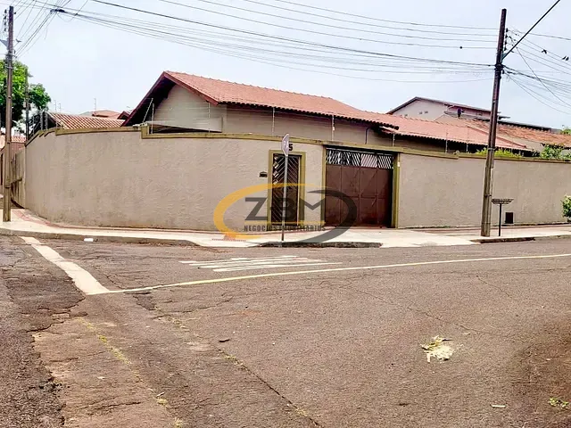 Casa com 353m² 3 quartos e 3 banheiros, à venda, no bairro Santa Mônica em Londrina
